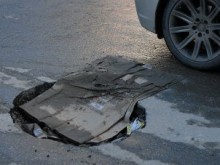 Започнаха да кърпят уличните дупки в Центъра