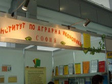 Българска праскова гигант показват на изложбата "Агра" в панаира