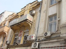 Край на климатиците по сградите на Главната, не съответствали на архитектурата й