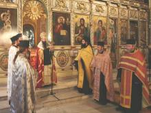 Отслужиха молебен в подкрепа на учителите