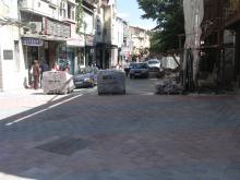 Сменят лампите по Главната