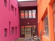 Деца се озоваха в болница, след като паднаха от секция в занималня
