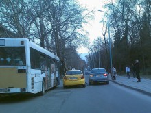 Катастрофа затруднява движението по "Руски"