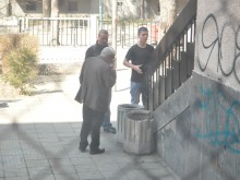 Безподобна гавра във Френската гимназия: Блокираха входа и не пуснаха децата да излязат за храна и вода!