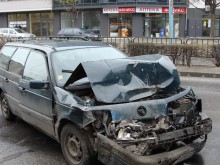Катастрофа между автобус и лек автомобил на бул. "Шести септември"