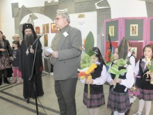 Митрополит Николай откри изложба на икони в СОУ "Паисий Хилендарски"