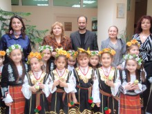 Кметът на район "Южен" посрещна лазарки