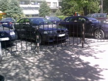 Нагло паркиране под носа на Областна управа