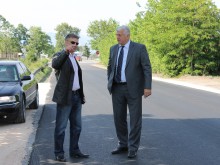 Областният инспектира ремонта на пътя през Цалапица за магистралата