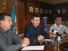 Общината с апел към работодателите на феновете на Локо