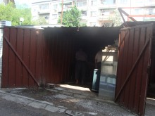 Премахнаха гараж в "Централен", използван години без разрешително