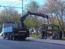 Монтират заслони на спирки в район "Южен"