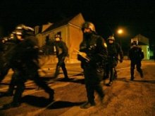 Трета нощ безредици във френското предградие Вилие льо бел