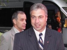 Кърпят 1,5 декара улични дупки в "Южен"