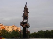 Елха грейва и пред паметника на Хан Крум