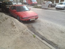 Опасни висящи във въздуха кабели замалко да предизвикат човешка трагедия