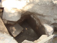Гробницата със стенописи, открита зад бившия Партиен дом, е семейна?