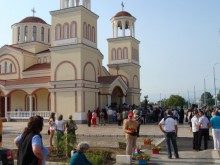 Митрополит Николай мобилизира свещениците в защита на архонтството