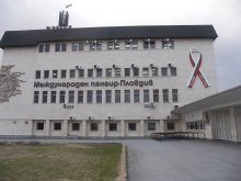 Коледни шапки раздават в Панаира