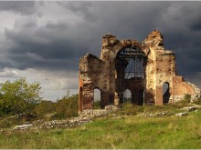 Възстановяват "Червената църква" в Перущица