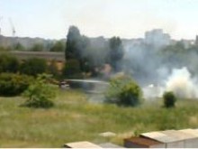 Запалиха се тревни площи в "Тракия"