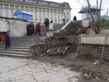 Копаят за нов магазин до разкопките зад Централна поща