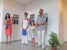 Цветя и градини показаха във фотоизложба, организирана от Жени ГЕРБ Карлово
