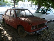 Репатрират принудително изоставени стари автомобили в "Западен"