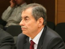 Любозар Фратев дарява „Възрожденският Пловдив” на съветниците в града