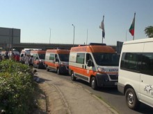 Eкипи на БЧК работят повече от 15 часа на летището в Бургас