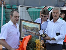 Литекс награди Фред Рутен преди мача на неговия тим срещу Локо