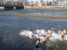 Смелчаци се гмуркат за кръста на Богоявление