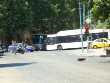 Отново паднали контактни жици предизвикаха проблеми по улиците на Пловдив