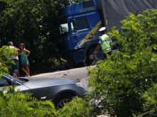 Мъж бере душа с 6 счупени ребра и 2 прешлена след катастрофа близо до Пловдив