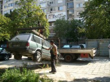 В "Западен" вдигнаха принудително първите три изоставени коли