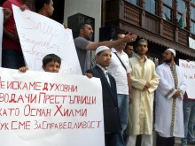 Пловдивските имами излязоха на протест пред "Джумая джамия"