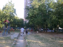 Заловиха домашно куче на детска площадка в "Западен"