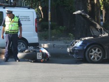 Блъснаха мотоциклетист на кръстовището на "Руски" и "Гладстон"