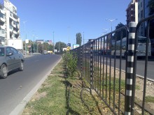 Изградиха система за капково напояване по бул. "България"
