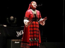 Стотици посрещнаха на крака "космическата“ Валя Балканска 