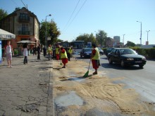 Разлято лепило на Сточна гара предизвика огромно задръстване!