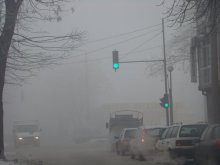 Пътната обстановка и снеговалежът налагат повишено внимание