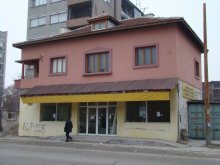 Събарят "Розовата къща" днес