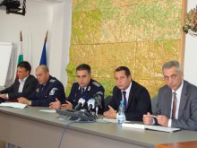 Заловиха четирима телефонни измамници, искали до 10 000 евро