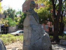 Тотев открива 15-тонния паметник на Йосиф Шнитер в Центъра
