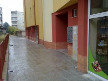 Фитнес комплекс, фризьорски салон и аптека продава НАП Пловдив