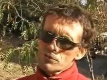 Вижте мъжа, рисуващ ликове на именити българи на Сахат тепе