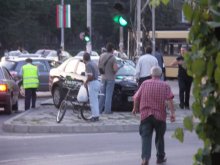 Съпрузи пострадаха при катастрофа вчера в града