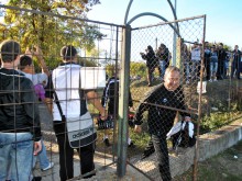 Феновете на Локо надъхаха футболистите преди дербито