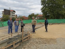 Инспектираха строителството на спортната площадка в "Прослав"
